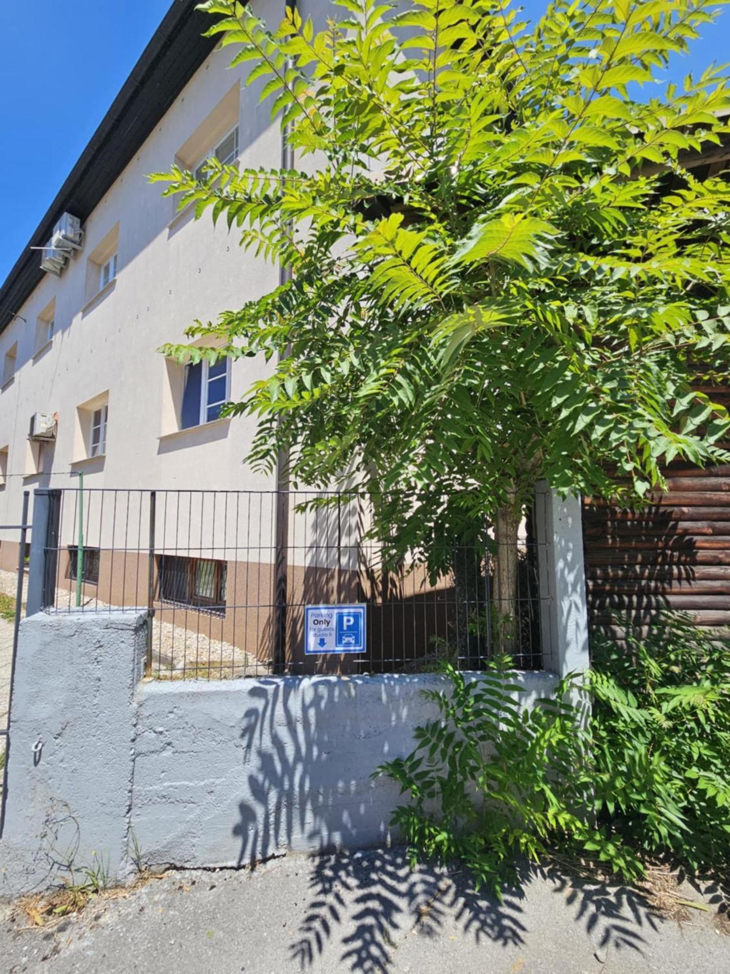 Apartment R