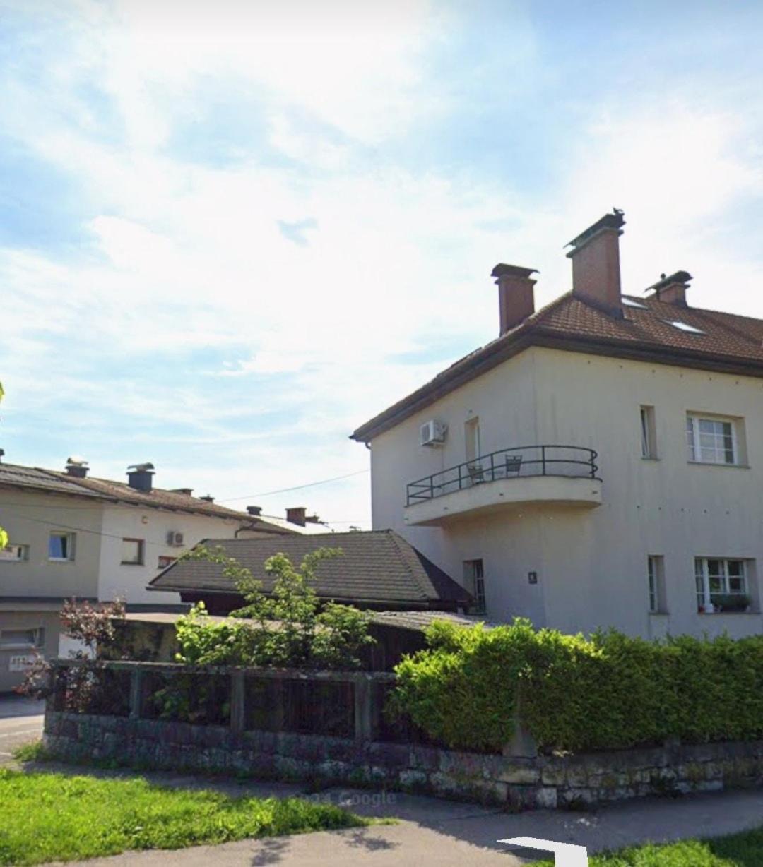 Apartma R